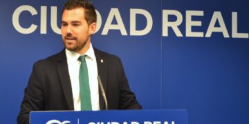 Valero denuncia que el Gobierno de Page “presume de unos servicios sociales que en realidad están pagando ayuntamientos, personas usuarias y el tercer sector”