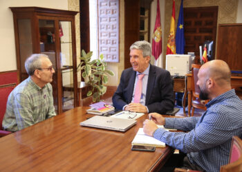 El delegado del Gobierno, José Pablo Sabrido, se reúne con el presidente de AVALTO, Manuel Prior