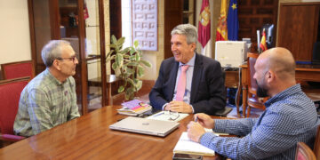 El delegado del Gobierno, José Pablo Sabrido, se reúne con el presidente de AVALTO, Manuel Prior