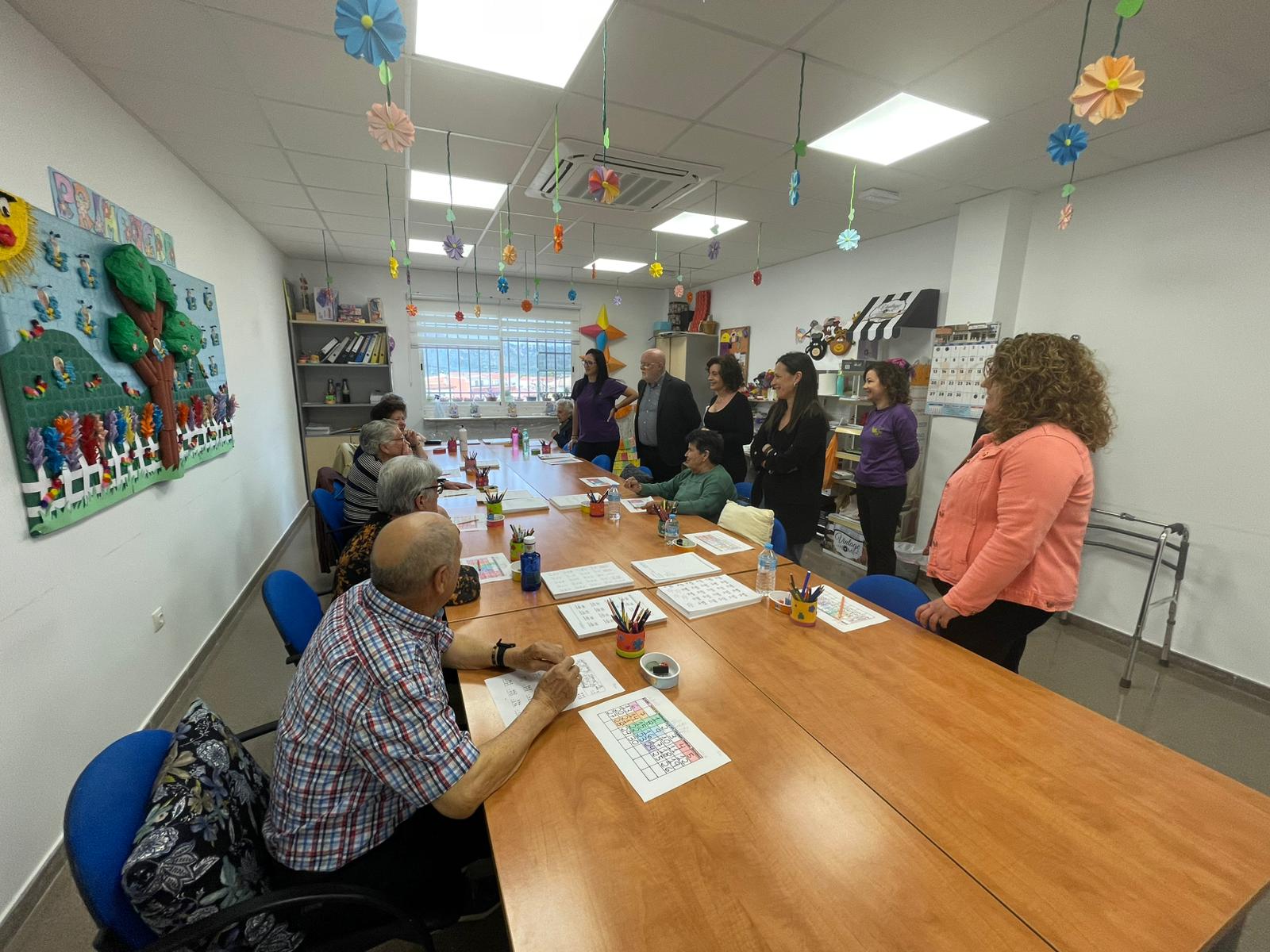 El gobierno de Castilla-La Mancha incrementa en cinco las plazas del SEPAP que la Asociación de Familiares de Enfermos de Alzheimer, Mentalízate, presta en Elche de la Sierra
