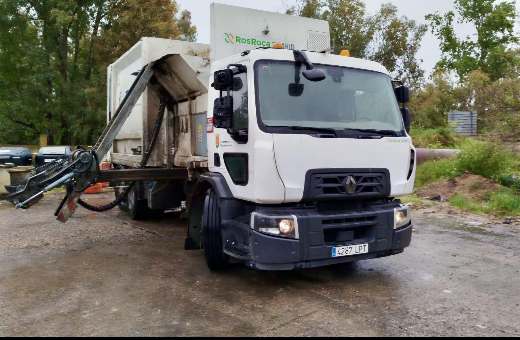 El Ayuntamiento trabaja en la pronta reparación de 5 camiones de basura