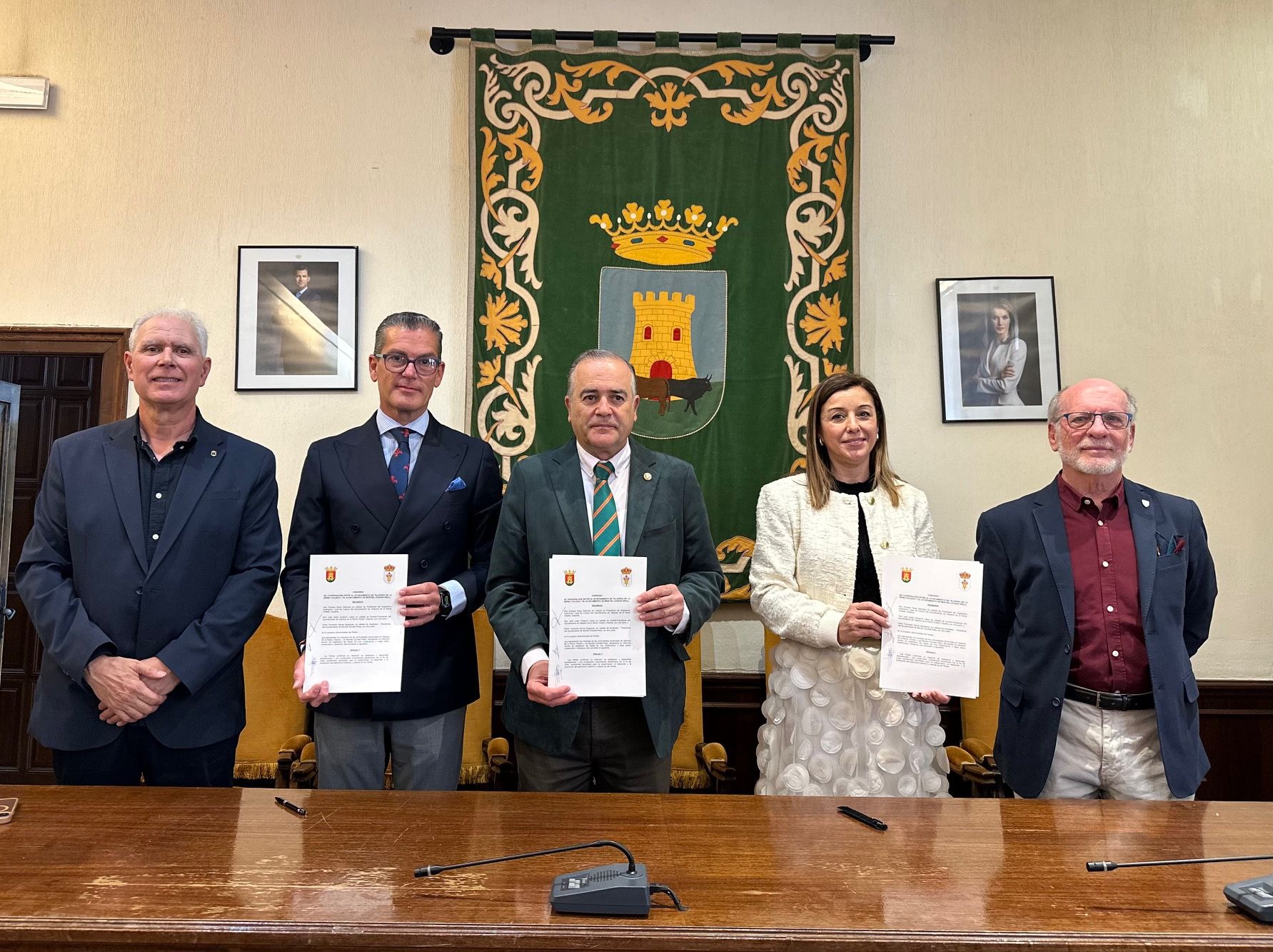 El alcalde rubrica un convenio con Montiel para promocionar el patrimonio histórico y cultural de ambas ciudades