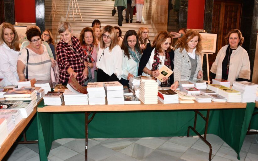 La Diputación de Toledo inaugura la venta de libros a precios reducidos y la exposición Mancharte en el marco del Día del Libro 2026