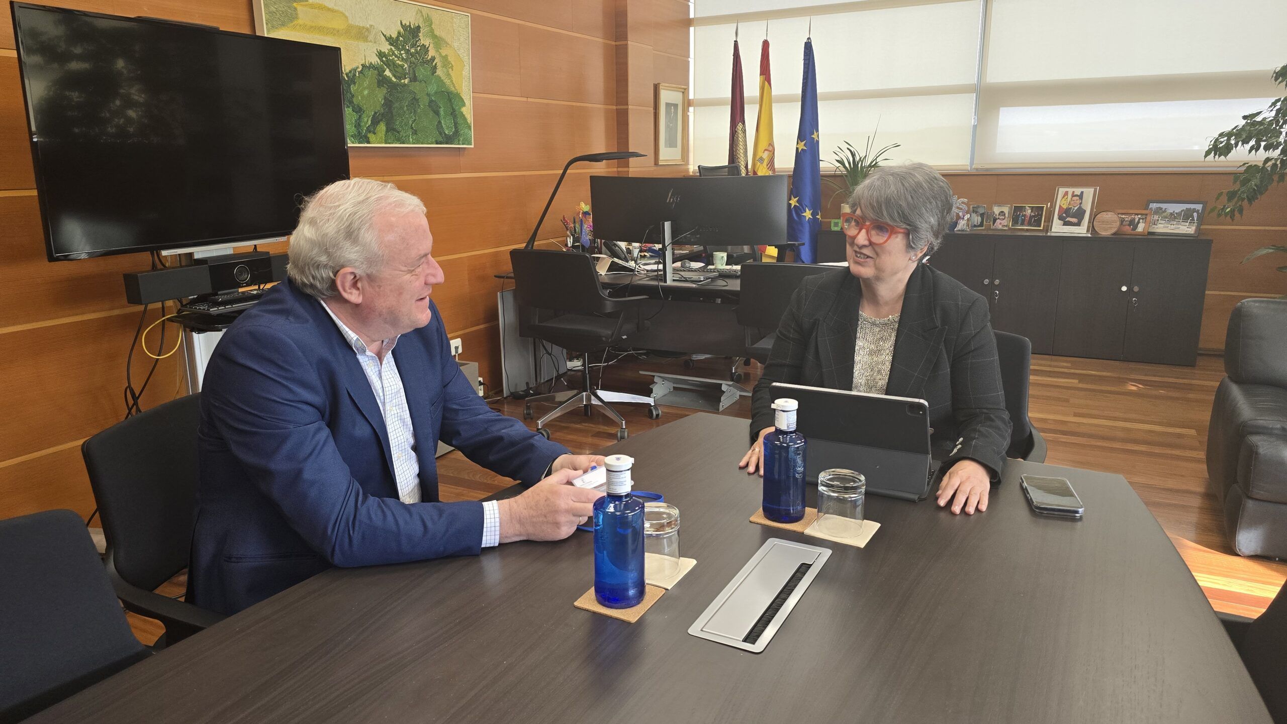 Gómez presenta a ADEVIN el Plan de Biometano que incluye actuaciones para gestionar las vinazas de un sector que produce el 60% del vino de España