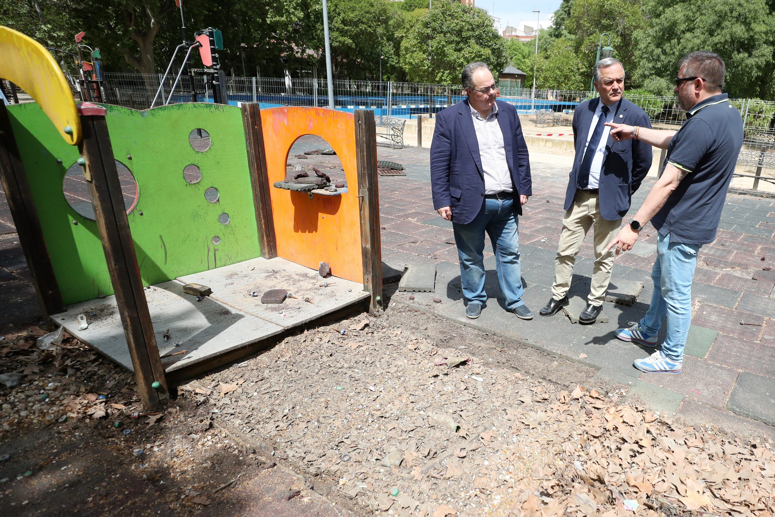 Gregorio destaca la mejora en seguridad y accesibilidad del pasadizo de la N-502 y avanza la renovación de diez parques infantiles en la ciudad