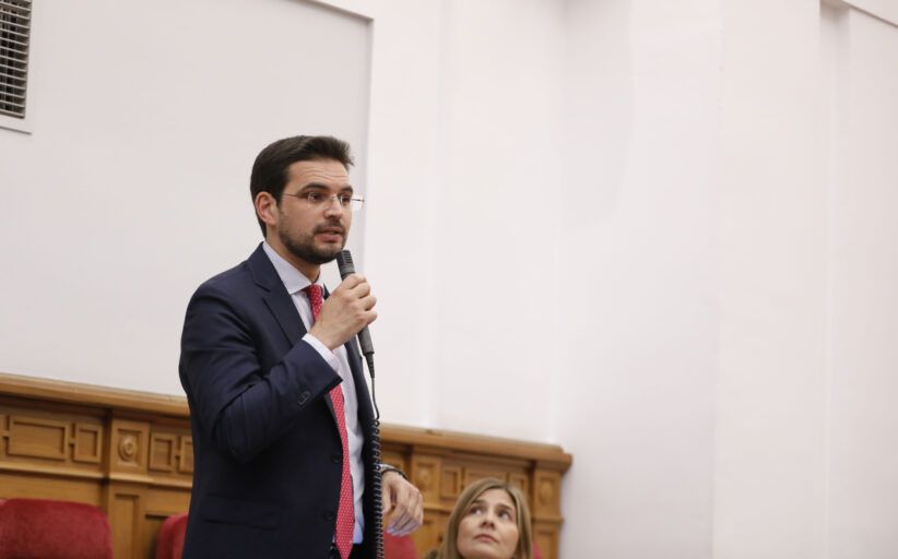 Serrano: “Page cerrará el Hospital Virgen del Valle sin escuchar a los profesionales, perjudicando la atención a los pacientes y despreciando las 10.000 firmas en contra”