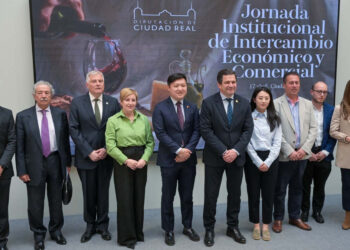 Valverde impulsa en el Palacio Provincial un espacio  networking para favorecer relaciones comerciales de empresas agroalimentarias de la provincia con la ciudad china de Luzhou