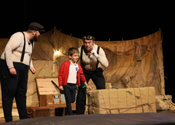 Cerca de 300 alumnos y alumnas de 2º de Primaria aprenden valores con la obra de teatro “El Soldadito de Plomo” de Ágape Teatro