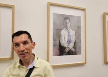 El Pasillo del Arte de la Casa de Cultura acoge la exposición «Miradas de realidad», una oda al retrato y la inclusión