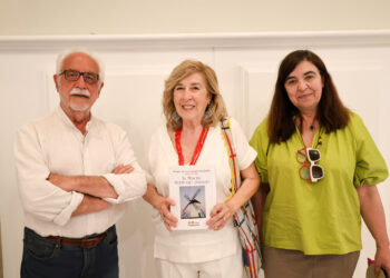 El Salón Noble del Ayuntamiento acoge la presentación de ‘La Mancha: Territorio Literario’, una obra calidoscópica coordinada por María Antonia García de León