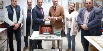 El alcalde agradece a Diputación que elija cerámica talaverana para los galardones de los Reconocimientos Provinciales 2026