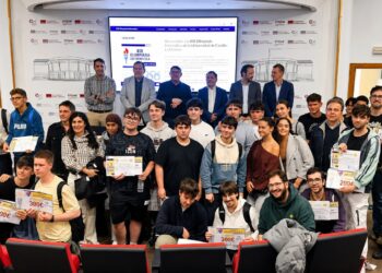 Carlos Calero reitera el apoyo del Ayuntamiento a todas aquellas iniciativas educativas que fomentan el conocimiento, la innovación y las oportunidades de futuro para nuestros jóvenes