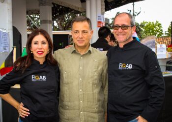 Manuel Serrano acompaña a “los magníficos chefs de Albacete y la región” en su labor de promoción de la gastronomía en la Feria del Queso