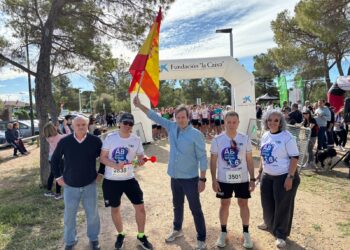 El alcalde destaca el éxito de la carrera ‘Corre contra el Ictus’ a beneficio de Adace y afirma que sus casi 800 participantes refuerzan el compromiso de la ciudad con el deporte solidario