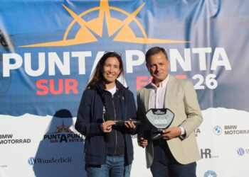 El alcalde recibe a 800 moteros que pasan por Albacete en una etapa de PuntApunta, y afirma que “el Circuito y el mundo del motor son un gran elemento de promoción de la ciudad”