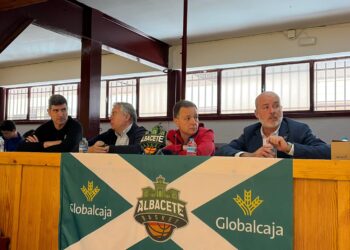 El alcalde anima al Albacete Basket en su lucha por el ascenso a Primera FEB “para que tengamos un equipo de la tierra en las mejores categorías de baloncesto”