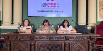 Elena Serrallé clausura un nuevo curso de la Universidad de la Experiencia, que cumple 25 años “contribuyendo al envejecimiento activo y a la participación de nuestros mayores”