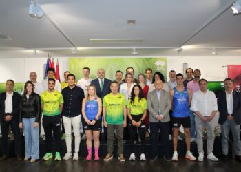 Manuel Serrano invita a disfrutar de una de las grandes citas deportivas y sociales de la ciudad, como es la 10K Nocturna que, en su V edición, será “histórica” con cerca de 7.000 corredores