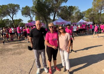 El apoyo municipal y social a Acepain y a la lucha contra el cáncer se ha puesto de manifiesto en una carrera masiva en La Pulgosa