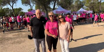 El apoyo municipal y social a Acepain y a la lucha contra el cáncer se ha puesto de manifiesto en una carrera masiva en La Pulgosa