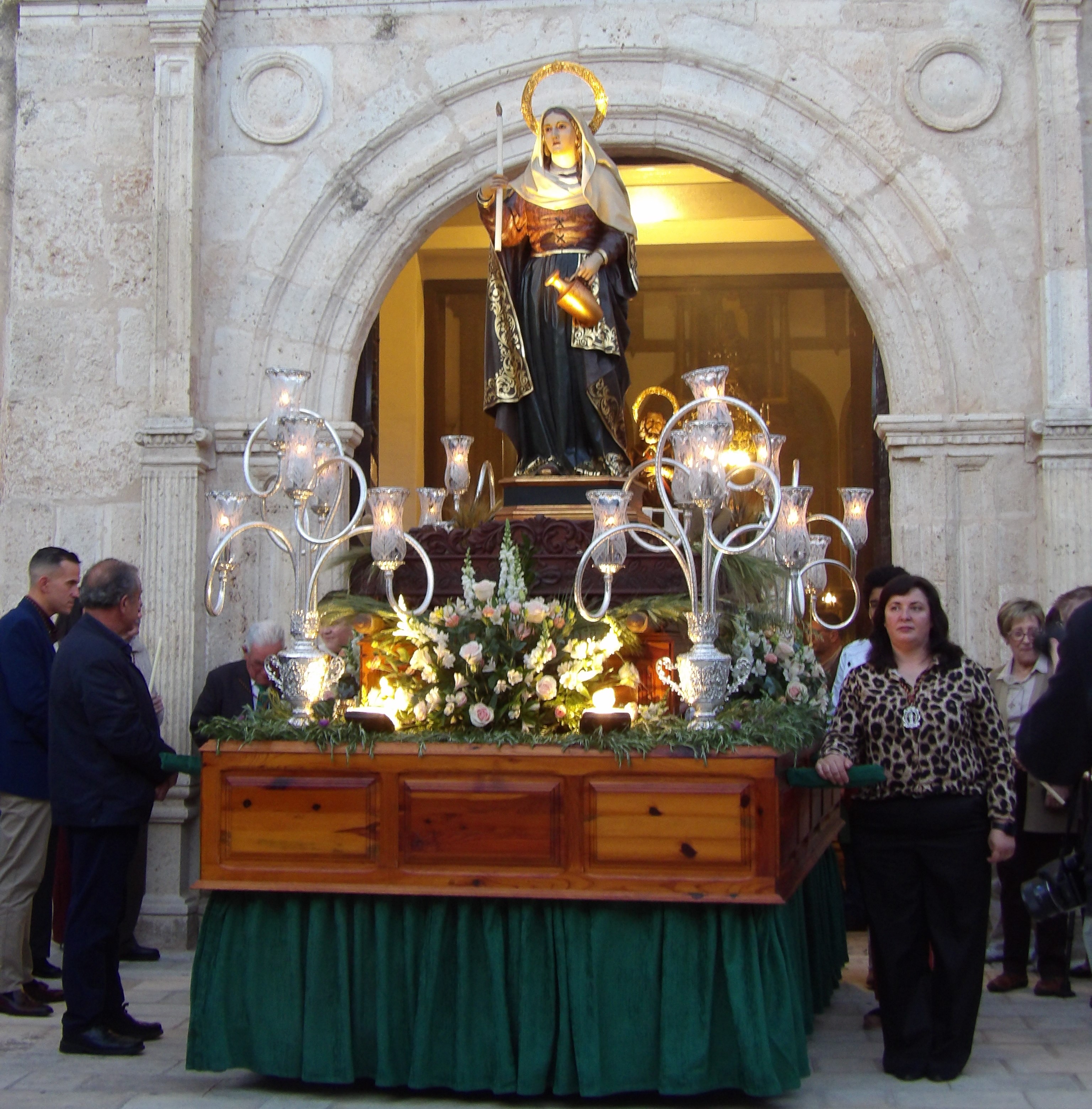 Imagen de Santa María de la Cabeza a la salida de San Pedro.