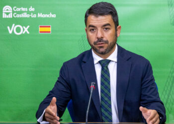 VOX propone mejorar las condiciones del profesorado de la región y su reconocimiento como Autoridad Pública en toda España