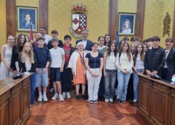 Jesús Martín recibe a alumnado francés de intercambio lingüístico con el IES Francisco Nieva