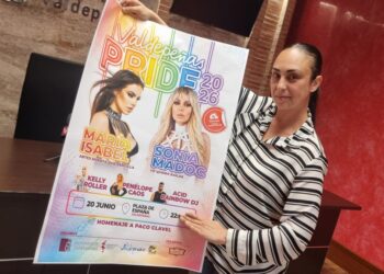 María Isabel y Sonia Madoc en el Pride de Valdepeñas, con homenaje a Paco Clavel