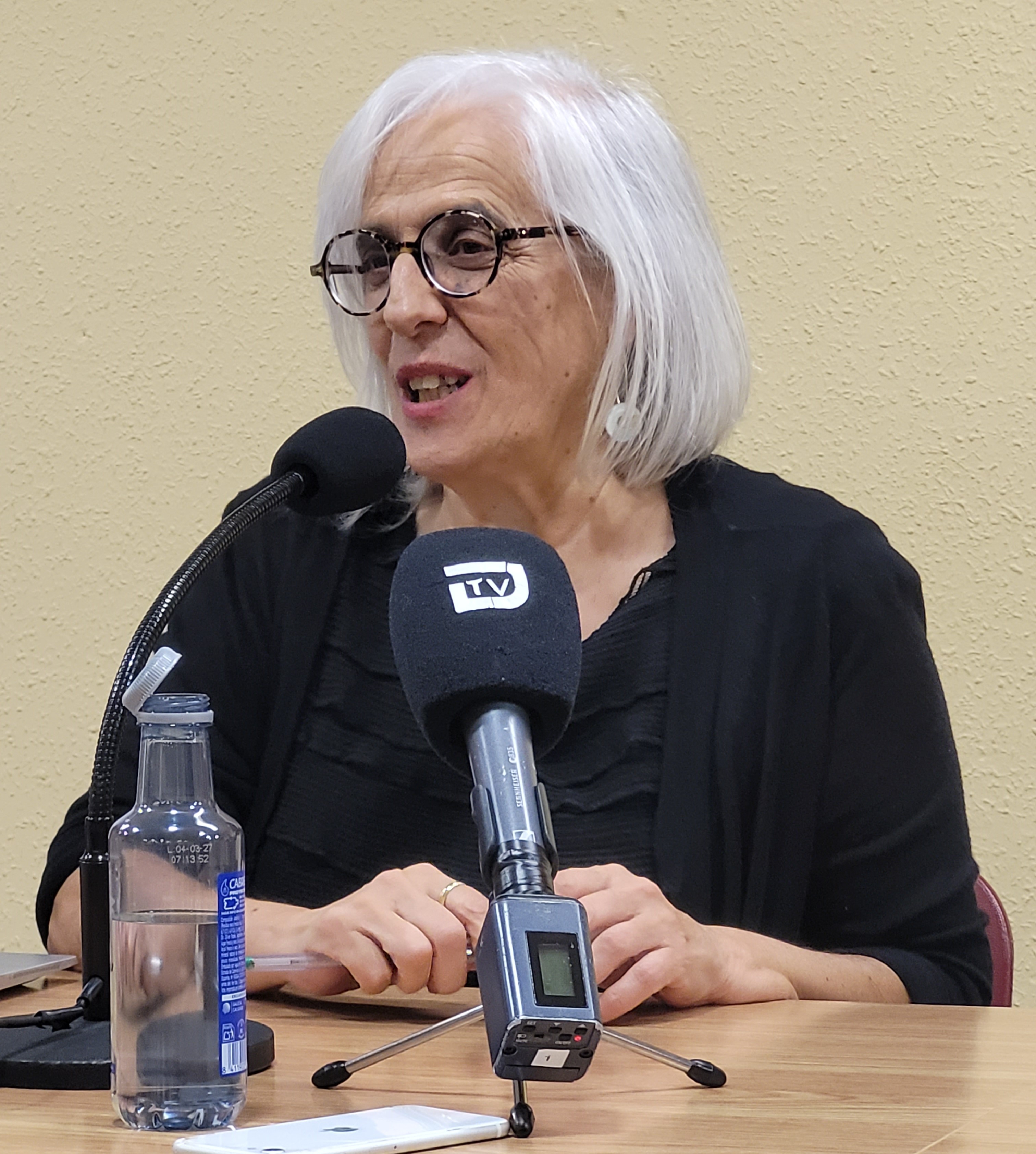 Paz Martín-Pozuelo durante la presentación del poemario en la Casa de Cultura.
