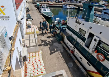 Intervenidos unos 12.000 litros de combustible en dos operativos contra el petaqueo en Murcia y Huelva