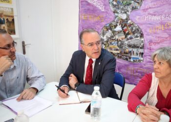 El alcalde mantiene un encuentro con la Asociación de Vecinos Fray Hernando para escuchar sus propuestas