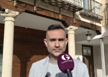 El PSOE demanda a Guarinos que se preocupe del mantenimiento de las escuelas y le urge a pedir las ayudas de la Junta para climatización