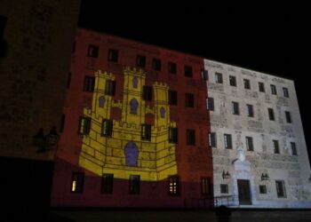 Las Cortes celebran el Día de CLM con iluminación de la fachada y visitas teatralizadas al Convento de San Gil