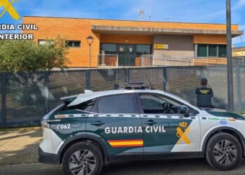 Investigan a una mujer como presunta autora de delitos maltrato animal y lesiones graves en Galápagos