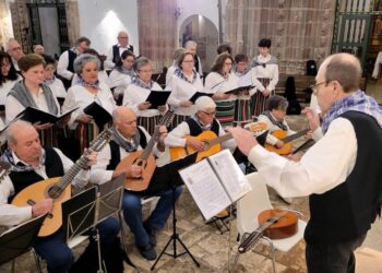 Antonio Serrano renueva la tradición con un mayo dedicado a la patrona