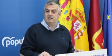 Álvaro Barambio denuncia el “teatro político” de Page y le acusa de ser el mayor ejemplo de hipocresía del país por sostener a Pedro Sánchez