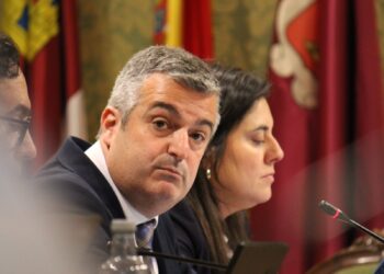 El PP acusa al Gobierno de Dolz de «temeridad» tras admitirse que las cornisas en Semana Santa se revisaron sin el camión de bomberos adecuado