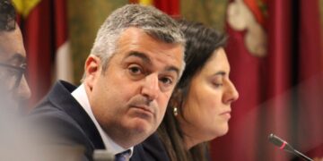 El PP acusa al Gobierno de Dolz de «temeridad» tras admitirse que las cornisas en Semana Santa se revisaron sin el camión de bomberos adecuado