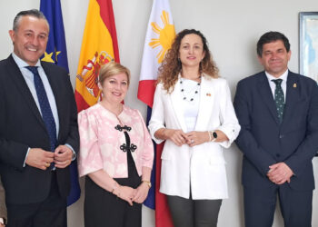 Una delegación encabezada por el presidente de la Diputación de Ciudad Real exhibe en la embajada de España en Filipinas el potencial de FENAVIN y de los vinos de la provincia