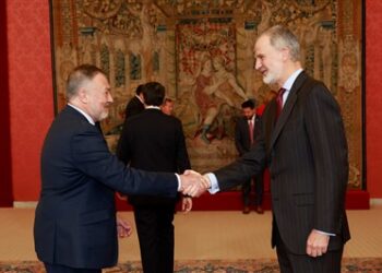 Dolz es recibido en El Pardo por Su Majestad el Rey junto al resto de alcaldes del Grupo de Ciudades Patrimonio.