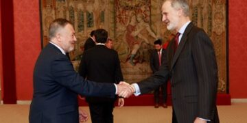 Dolz es recibido en El Pardo por Su Majestad el Rey junto al resto de alcaldes del Grupo de Ciudades Patrimonio.