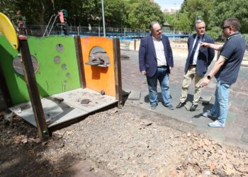 Gregorio destaca la mejora en seguridad y accesibilidad del pasadizo de la N-502 y avanza la renovación de diez parques infantiles en la ciudad
