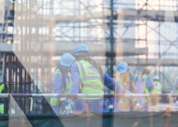 España crea 223.685 empleos en abril y logra el récord de superar los 22 millones de ocupados