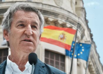 Feijóo critica que la regularización de inmigrantes sea secreto de Estado y promete desclasificarla