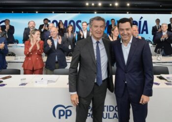 Moreno pide a Vox gobernar en solitario, apuesta por la “prioridad andaluza” y aleja la repetición electoral