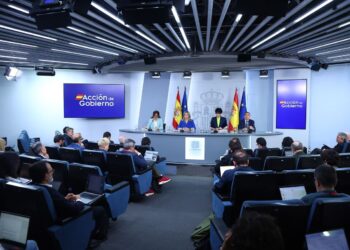 Gobierno y PSOE se muestran «convencidos» de la inocencia de Zapatero