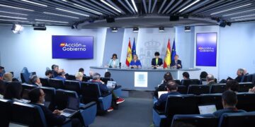Gobierno y PSOE se muestran «convencidos» de la inocencia de Zapatero