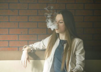 Especialistas en cáncer de pulmón alertan de que España está a la cabeza de Europa en ‘vapeo’ adolescente
