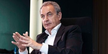 Zapatero reitera que «jamás» realizó «ninguna gestión» sobre Plus Ultra y «jamás» ha tenido una sociedad mercantil