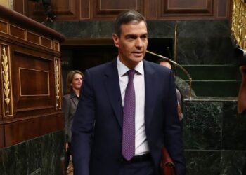 Sánchez respalda a Zapatero y descarta adelantar las elecciones: «Habrá en 2027»